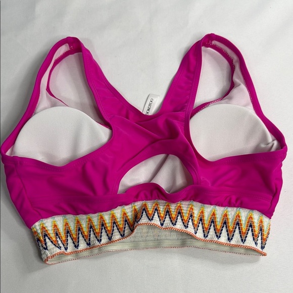 Chic Magenta Bikini Top with Patterned Band - Picture 2 of 5